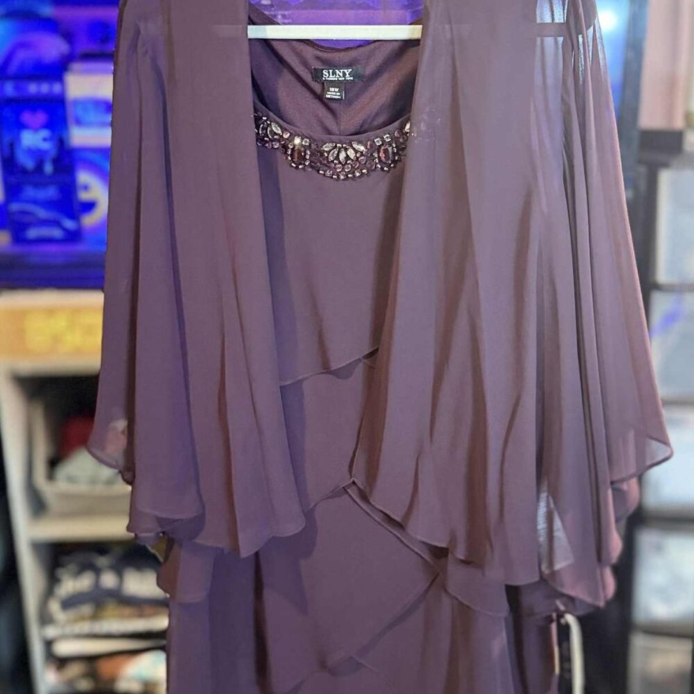 NWT SLNY from Macys Eggplant Embellished Tiered Chiffon Dress & Capelet SIZE 18W - Picture 2 of 16